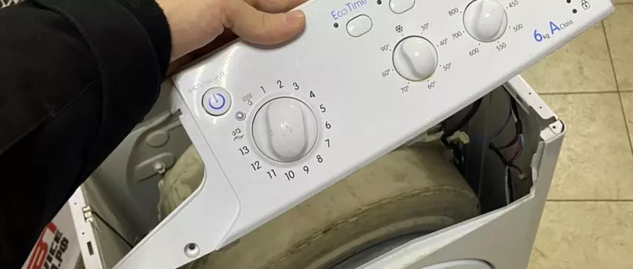 Стучит стиральная машина индезит wisl 102 при отжиме.